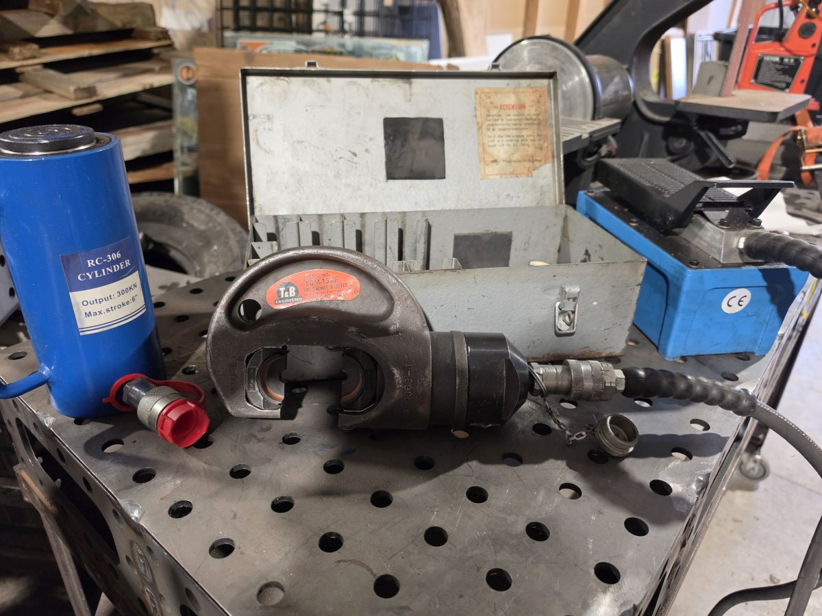 TBM-15PF hydraulic crimping head with hose and quick coupler