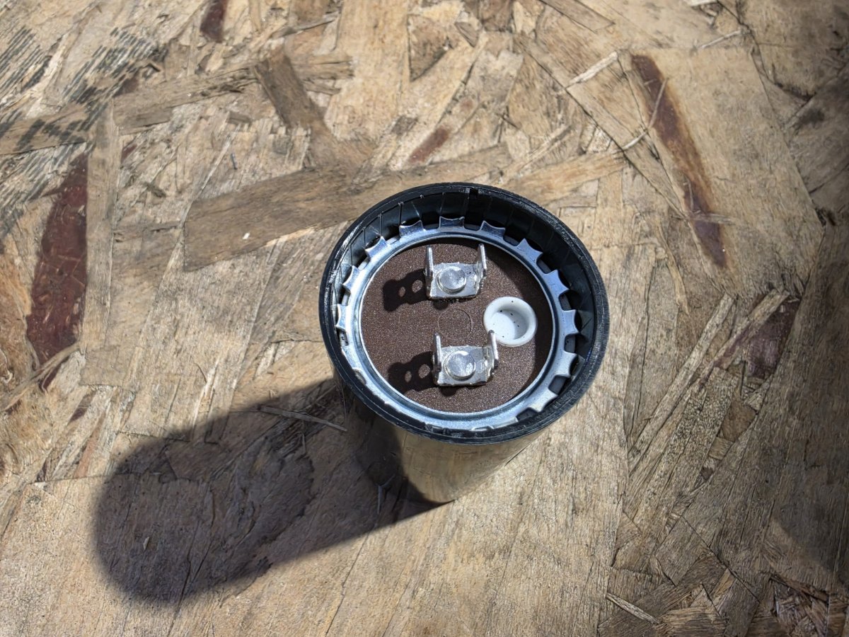 CD60 start capacitor terminals