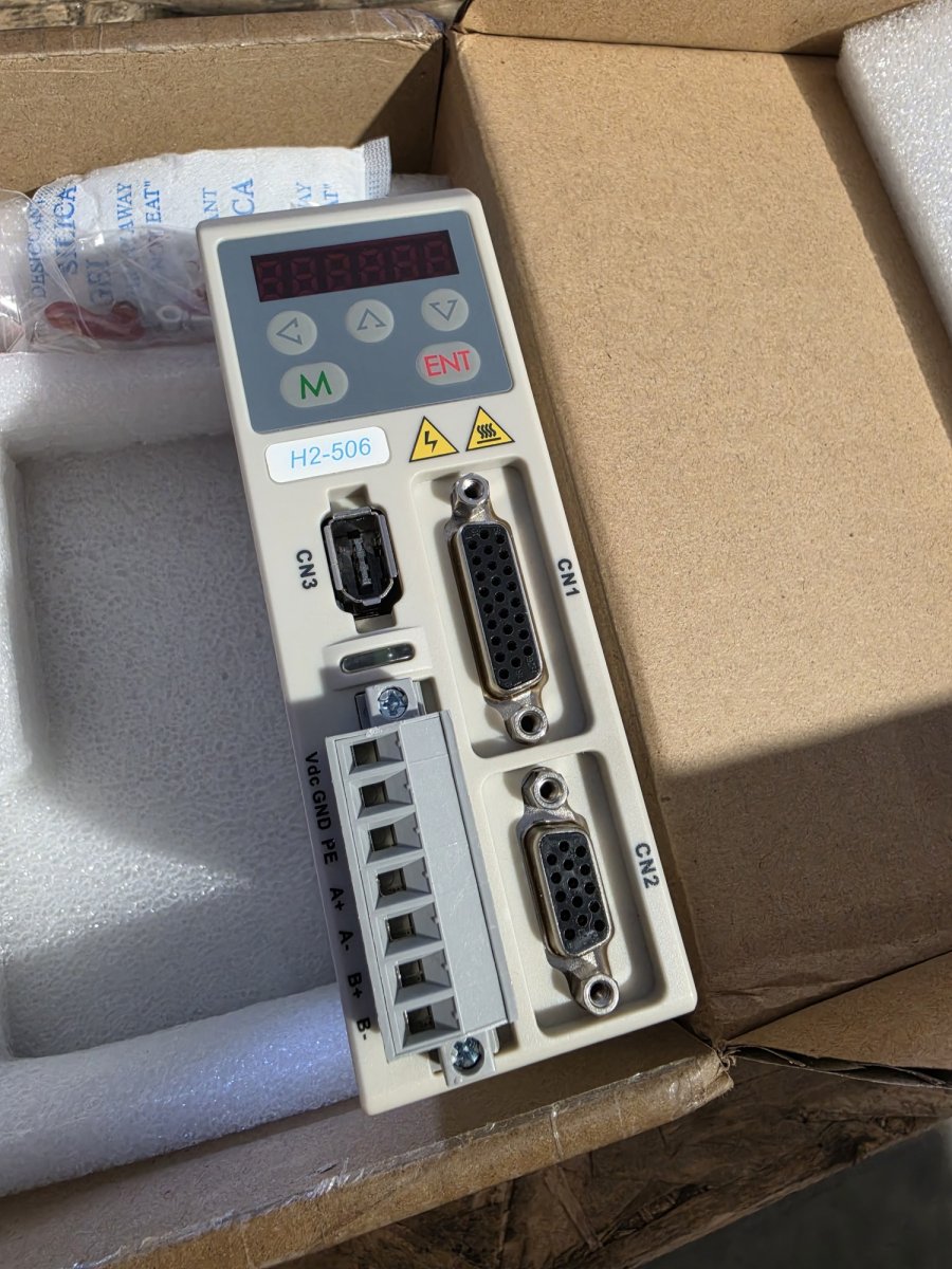 H2-506 servo drive front