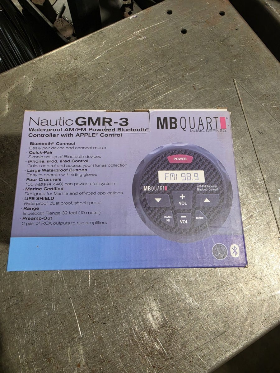 MB Quart GMR-3 box features panel