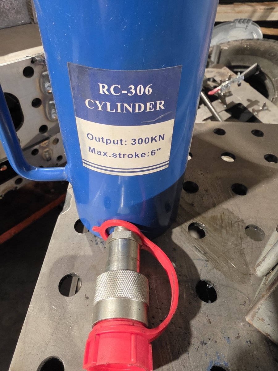 RC-306 cylinder label: Output 300KN, max stroke 6 inch