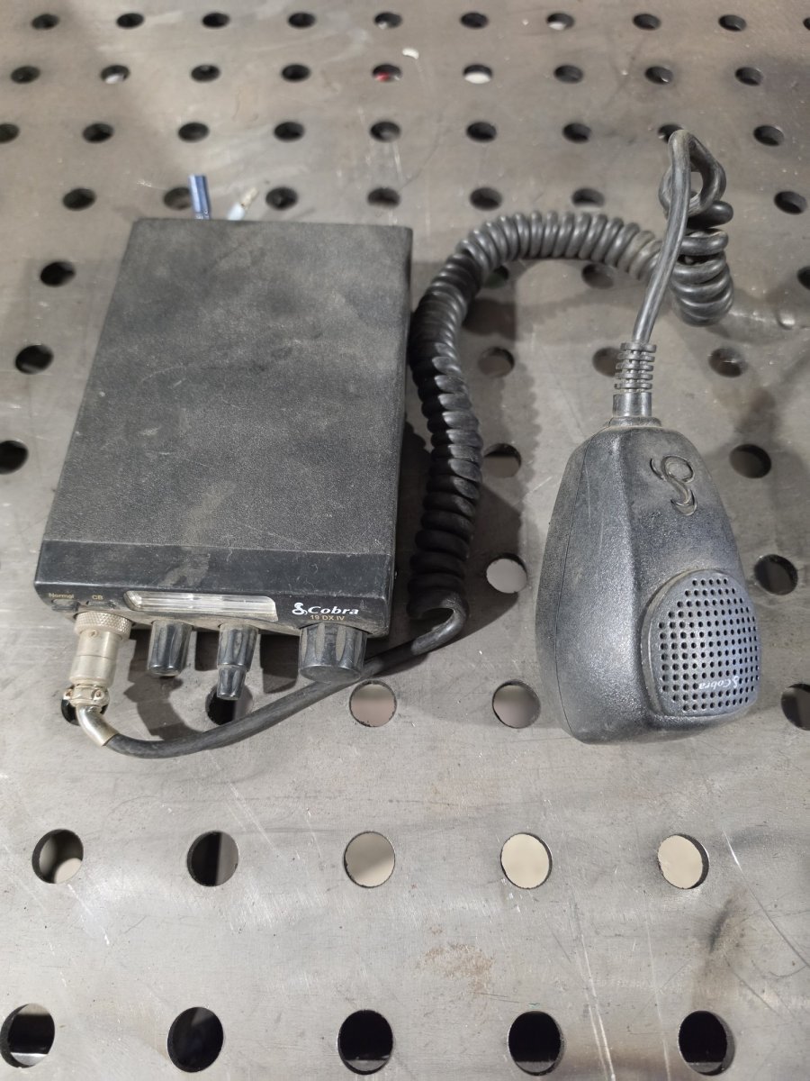 Cobra 19 DX IV CB radio with Cobra hand mic