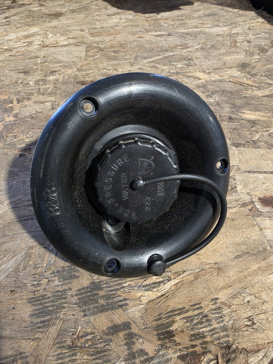 B&B 222 gravity water fill inlet black
